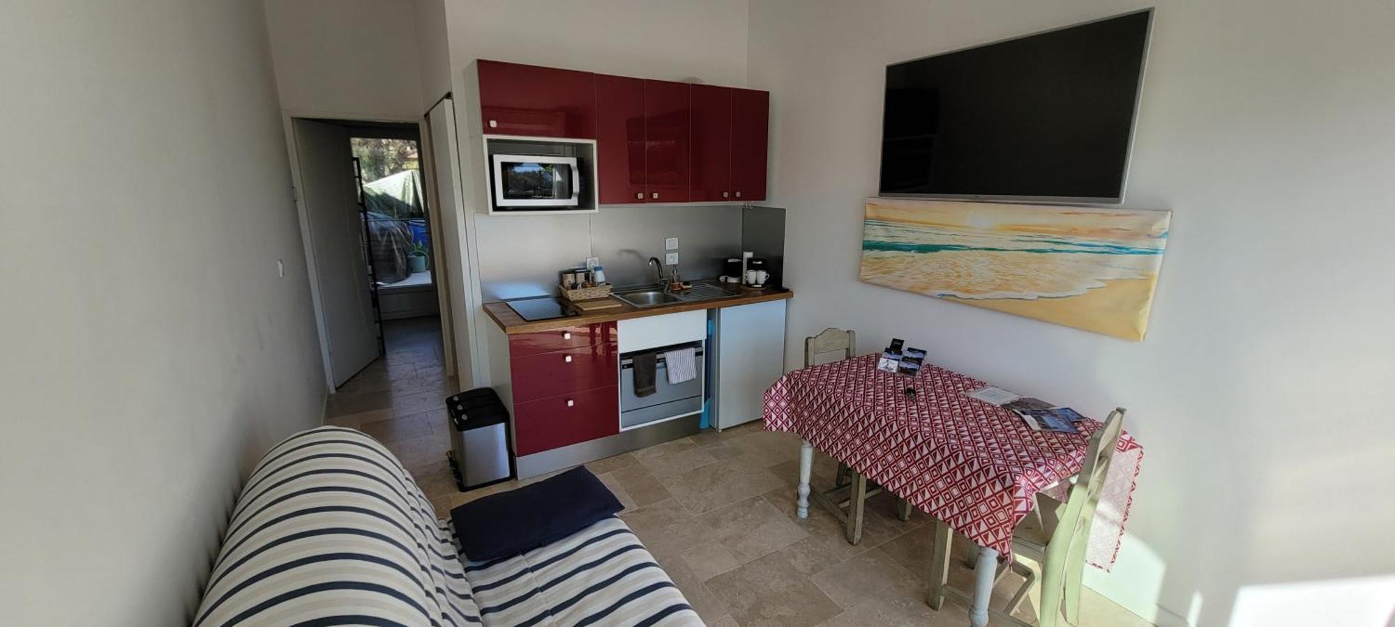 Meze Avec Vue Face A L'Etang Vila Exterior foto