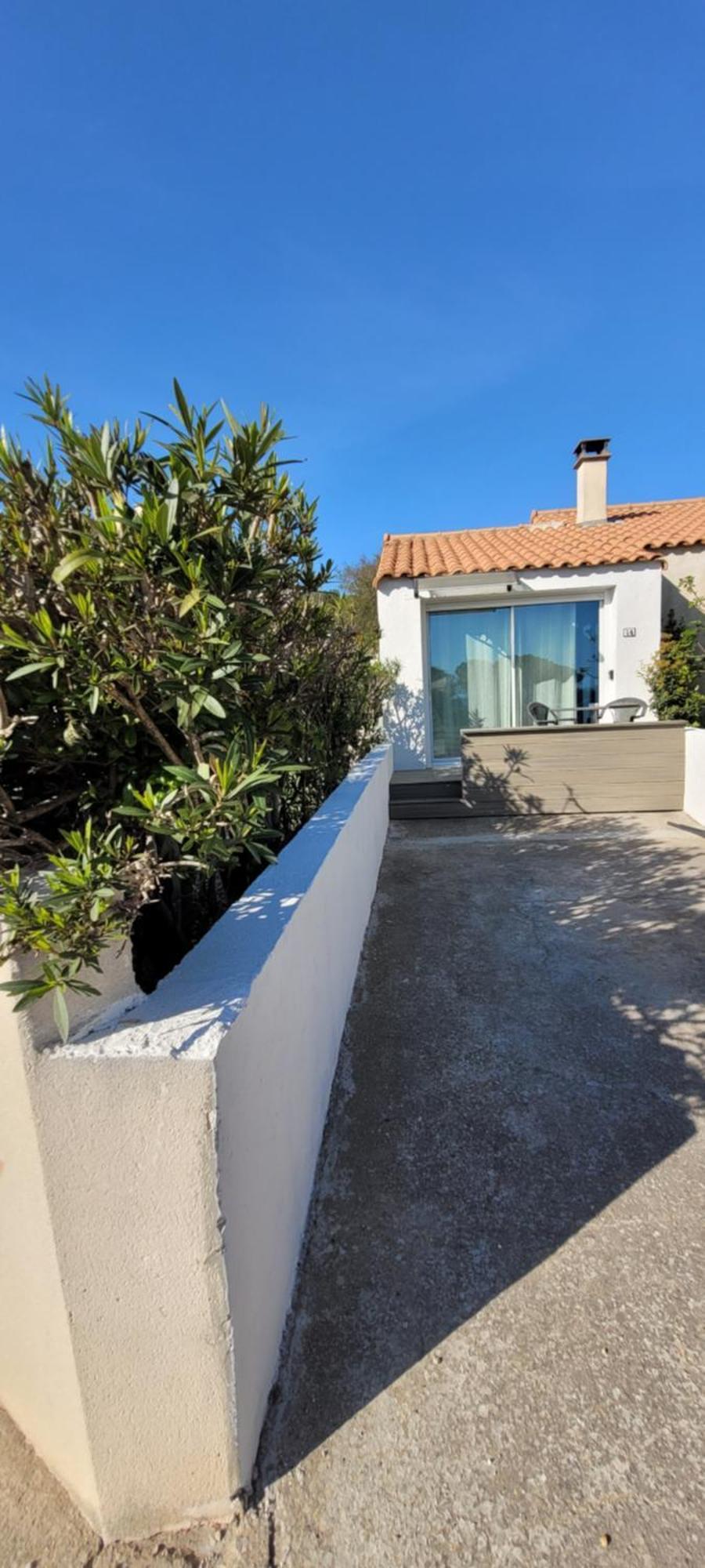 Meze Avec Vue Face A L'Etang Vila Exterior foto