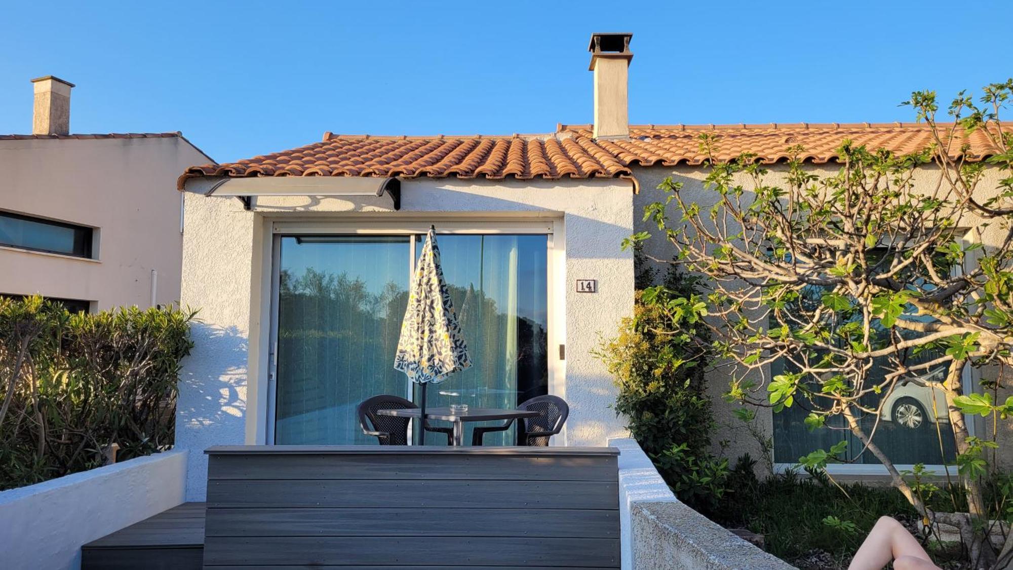 Meze Avec Vue Face A L'Etang Vila Exterior foto